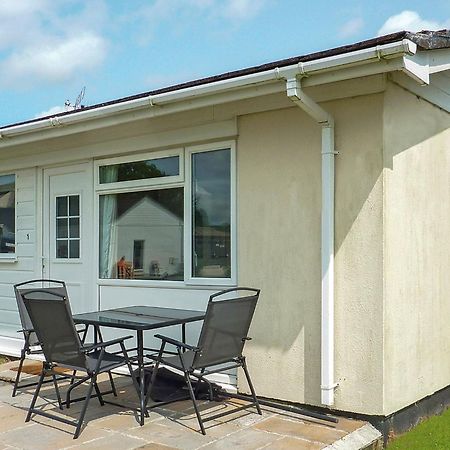 Meadow Lakes Holiday Park Сент-Остелл Екстер'єр фото
