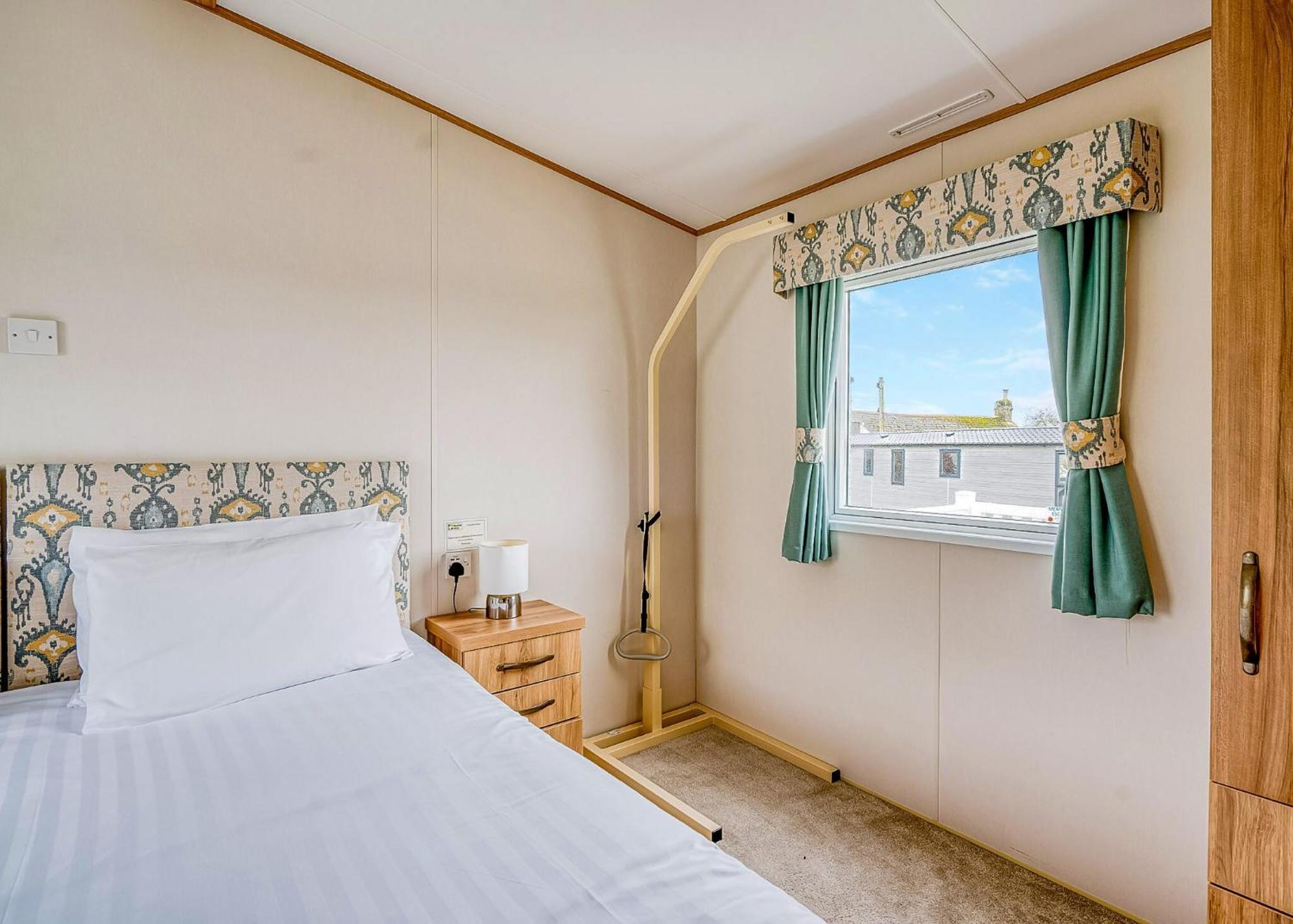 Meadow Lakes Holiday Park Сент-Остелл Екстер'єр фото