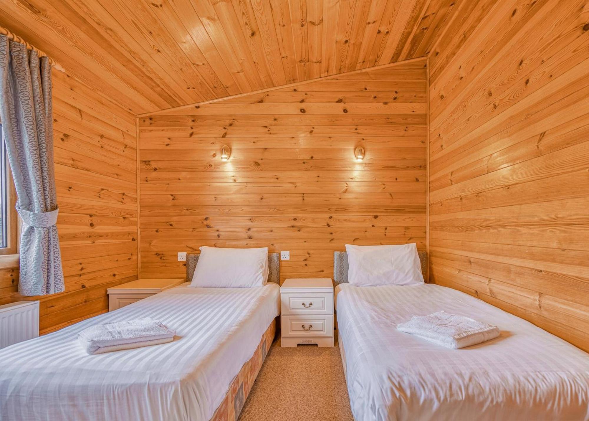 Meadow Lakes Holiday Park Сент-Остелл Екстер'єр фото